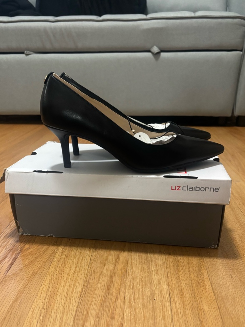 Liz Claiborne Black Pointed-Toe Mid Kitten Heels